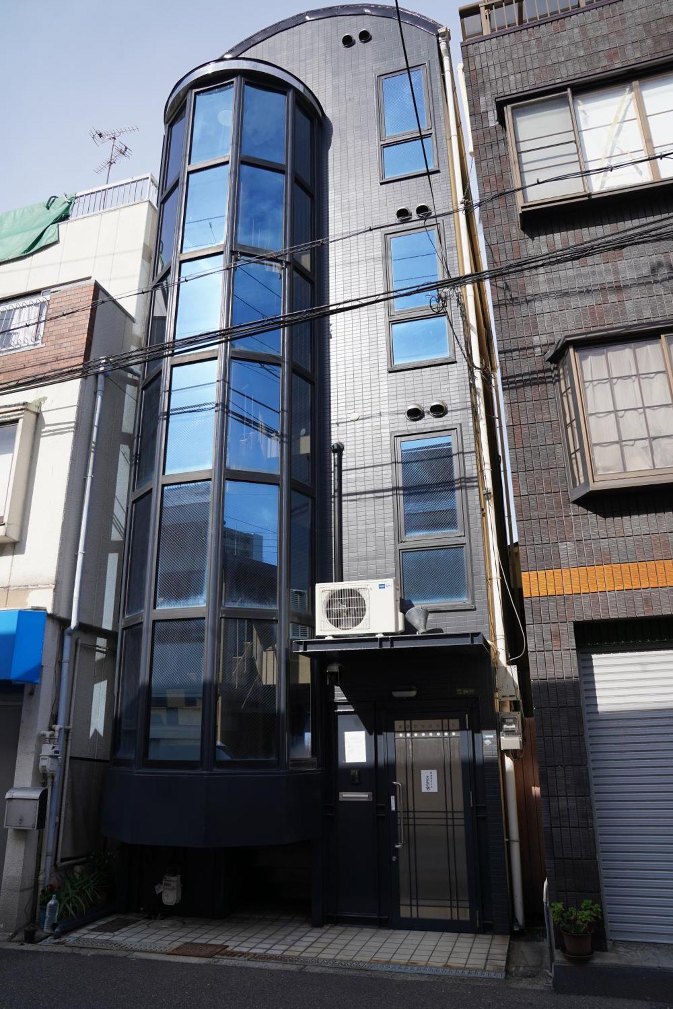 155m2 駅徒歩1分 Osaka